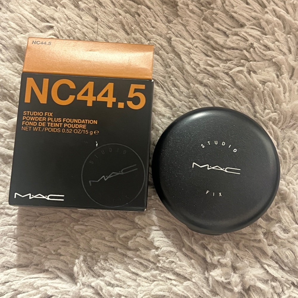 New MAC Cosmetics Studio Fix Powder Plus Foundation NC44.5